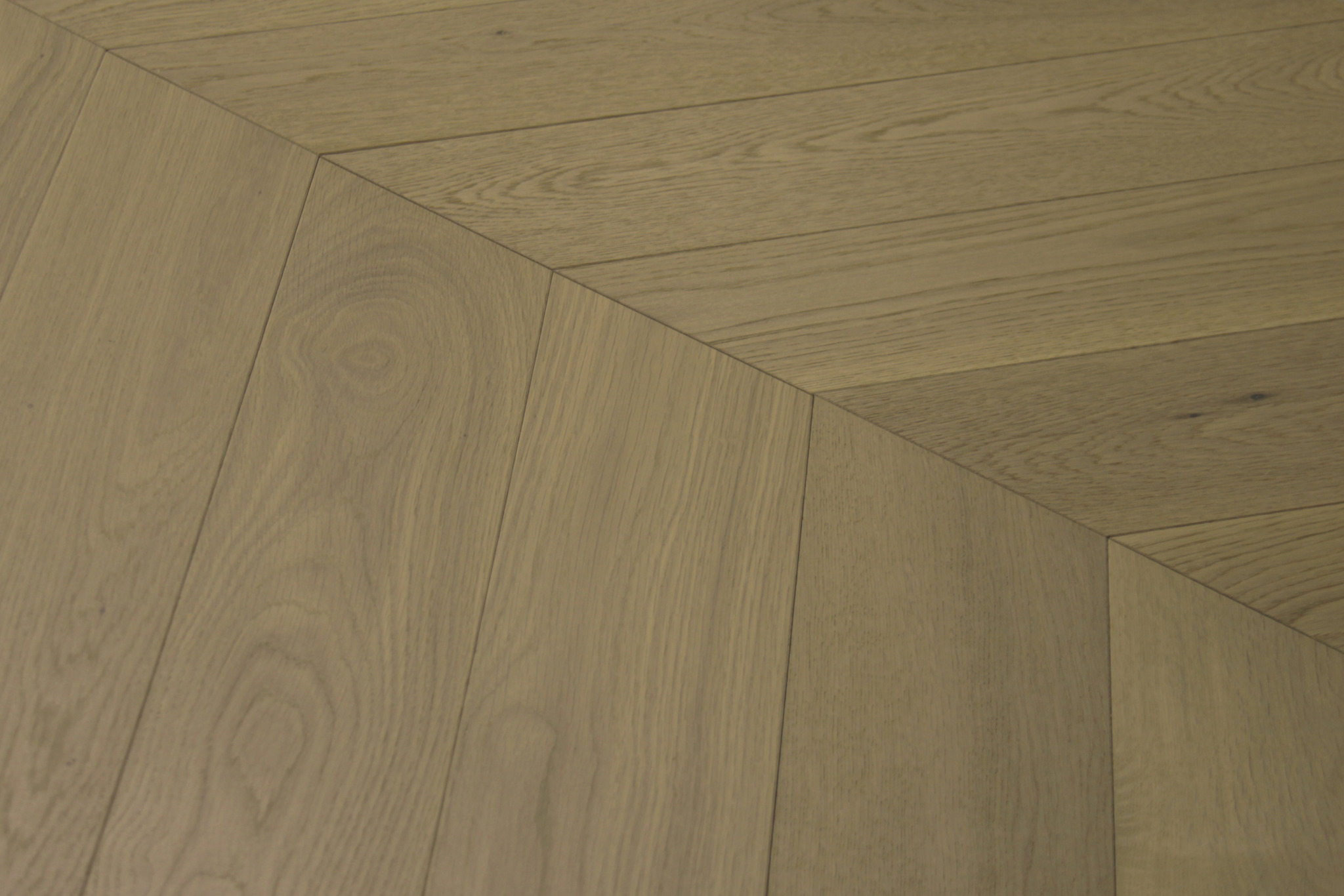 Close-up miter detail — light oak corner geometry.