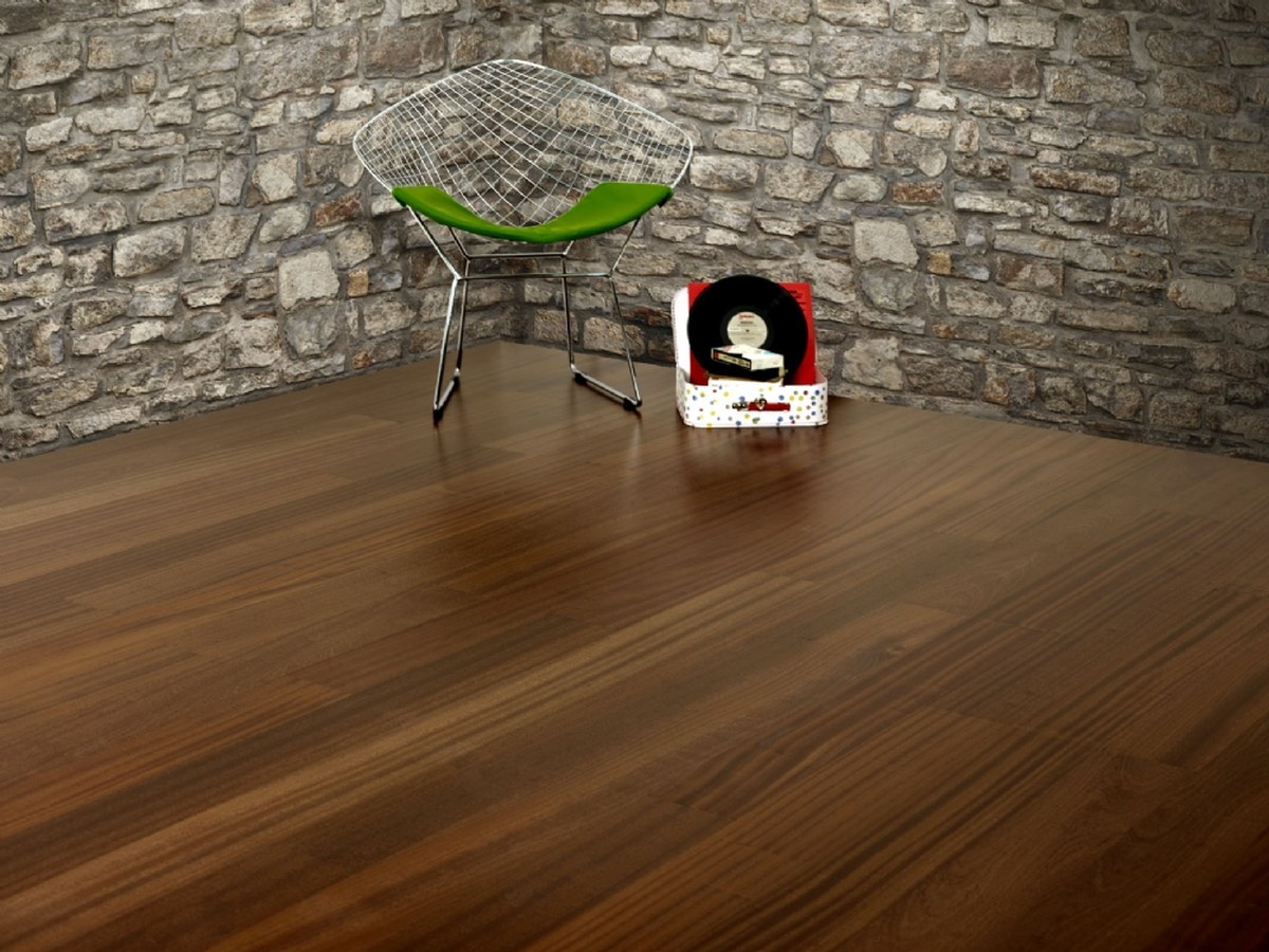 Sapele plank surface detail